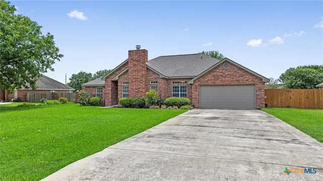 $379,900 | 180 Castlewood Drive, Seguin, TX 78155