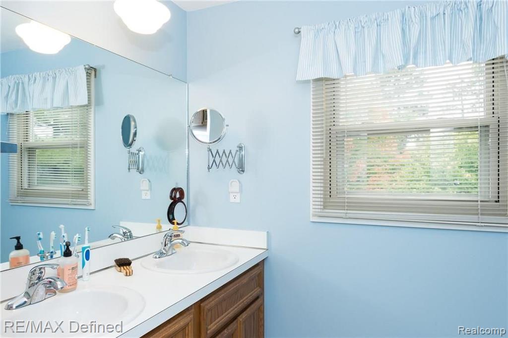 1205 Hathaway Rising Rochester Hills, MI 48306 - Photo 20 of 27