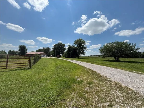 $400,000 | 1662 Prairie Road, Fort Scott, KS 66701