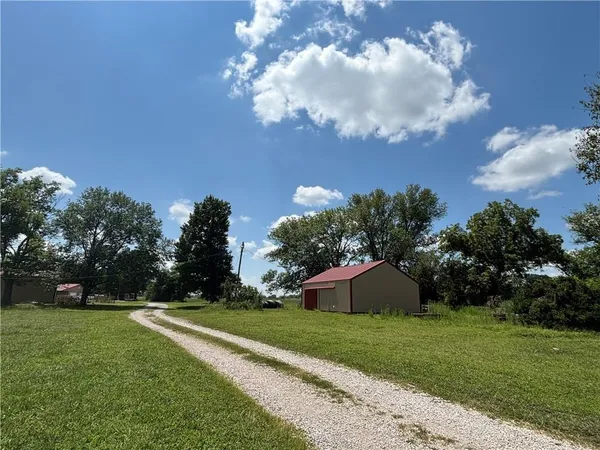 $400,000 | 1662 Prairie Road, Fort Scott, KS 66701