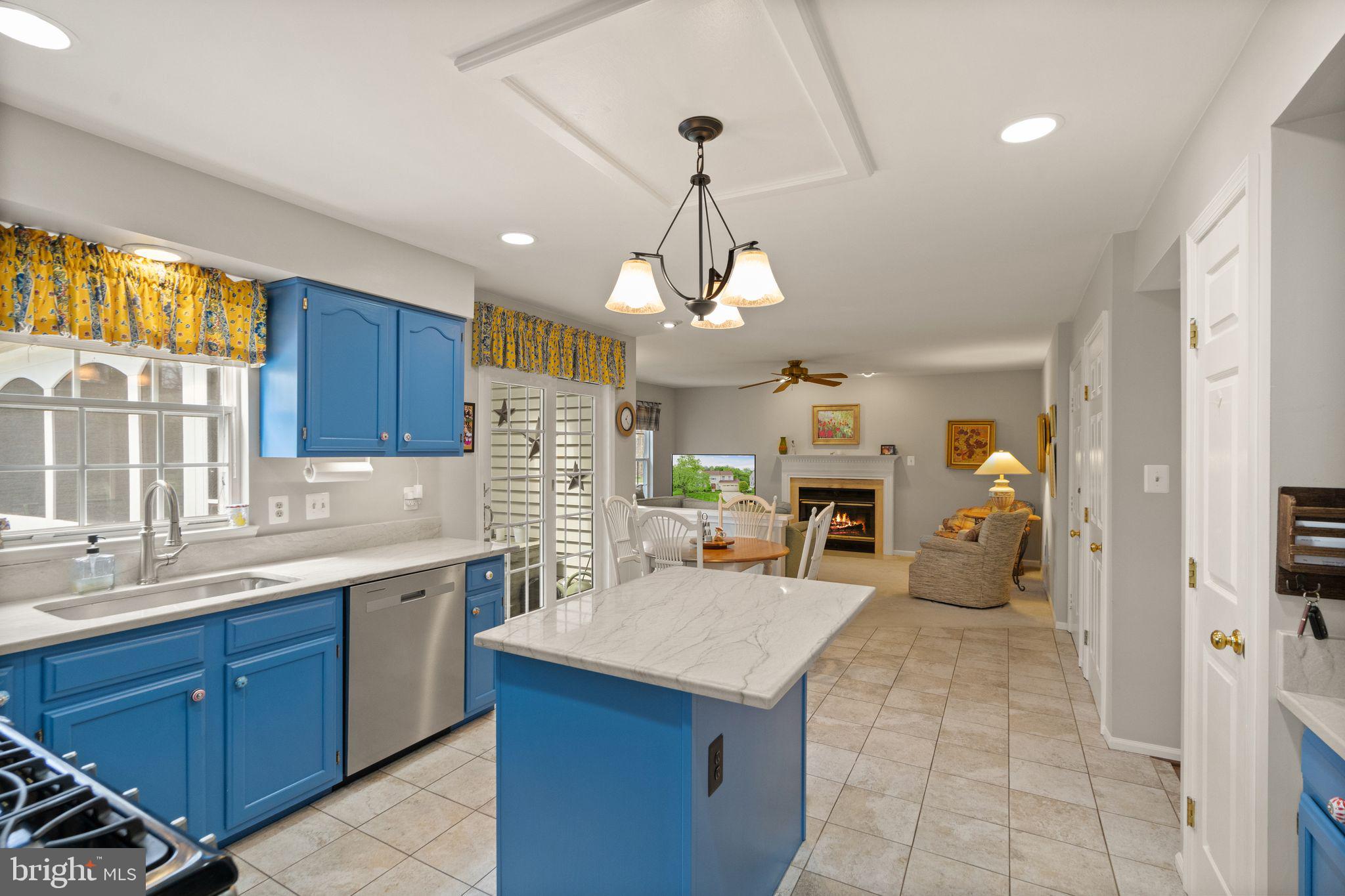 14735 Pickets Post Road Centreville, VA 20121 - Photo 12 of 69 Gorgeous kitchen with quartz counters.