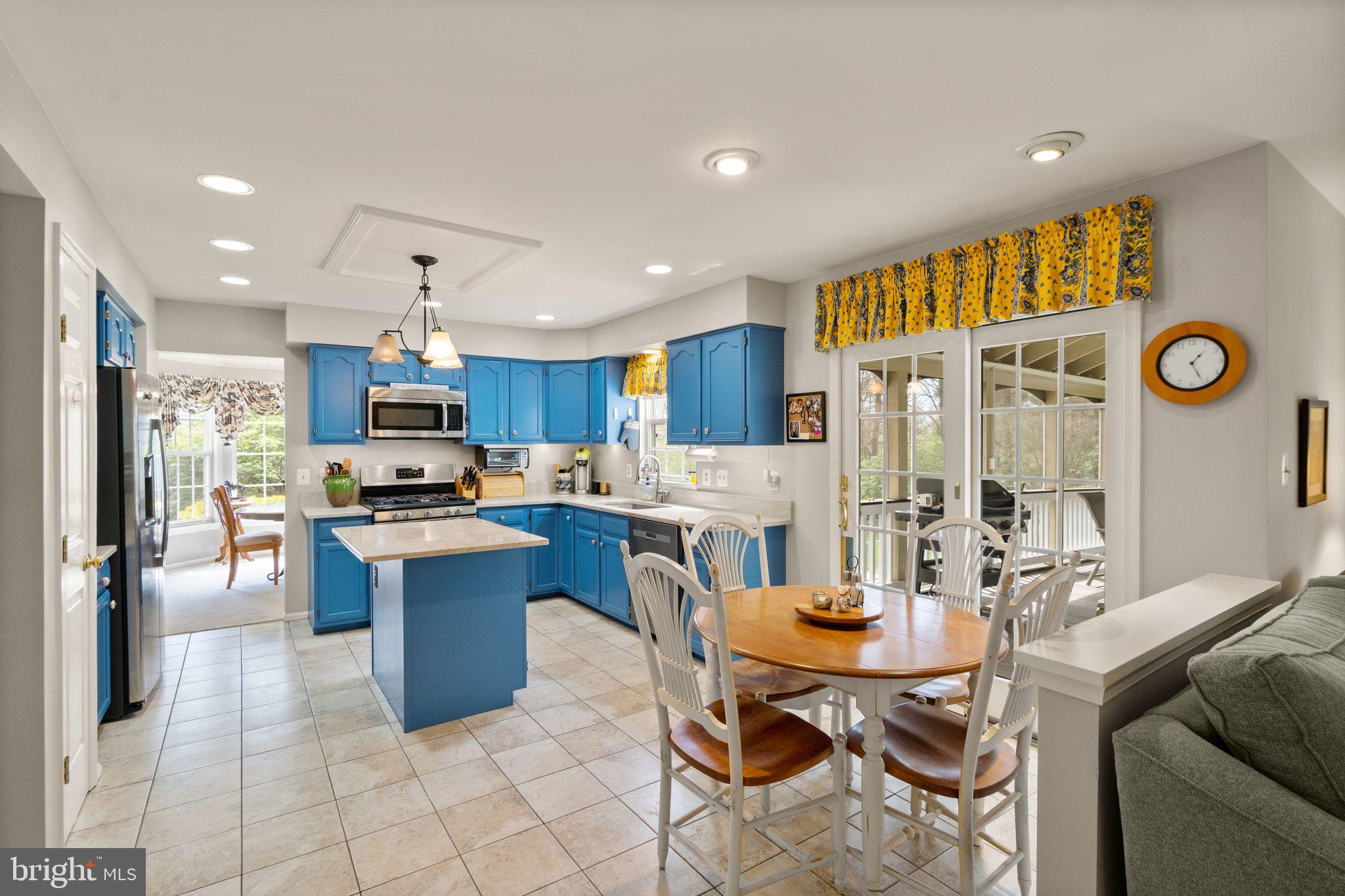 14735 Pickets Post Road Centreville, VA 20121 - Photo 19 of 69 The perfect backdrop for family dinners.