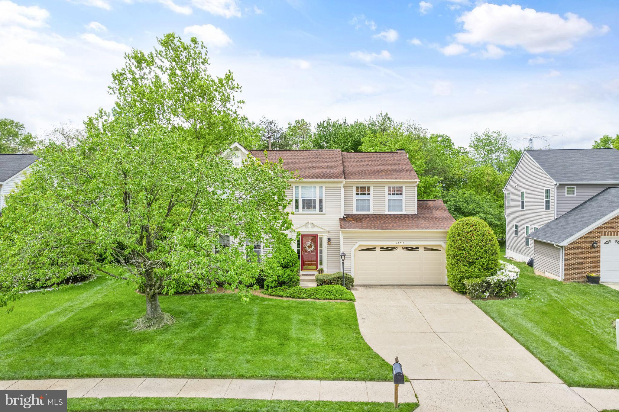 14735 Pickets Post Road Centreville, VA 20121 - Photo 2 of 69 Front exterior. Exquisite lawn.