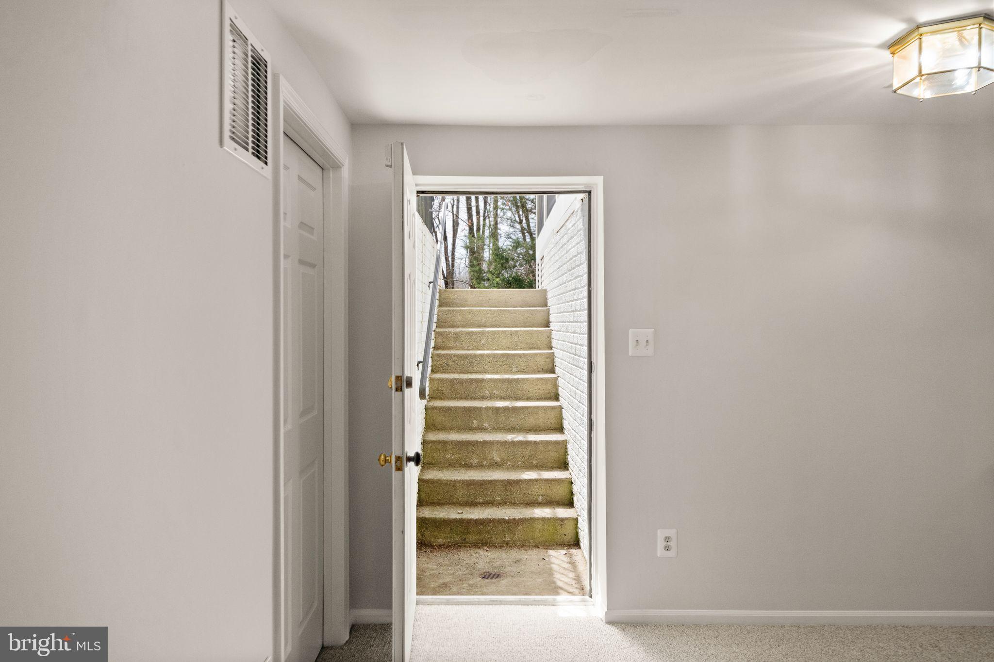 14735 Pickets Post Road Centreville, VA 20121 - Photo 51 of 69 Incredible, walk-up access to the rear yard.