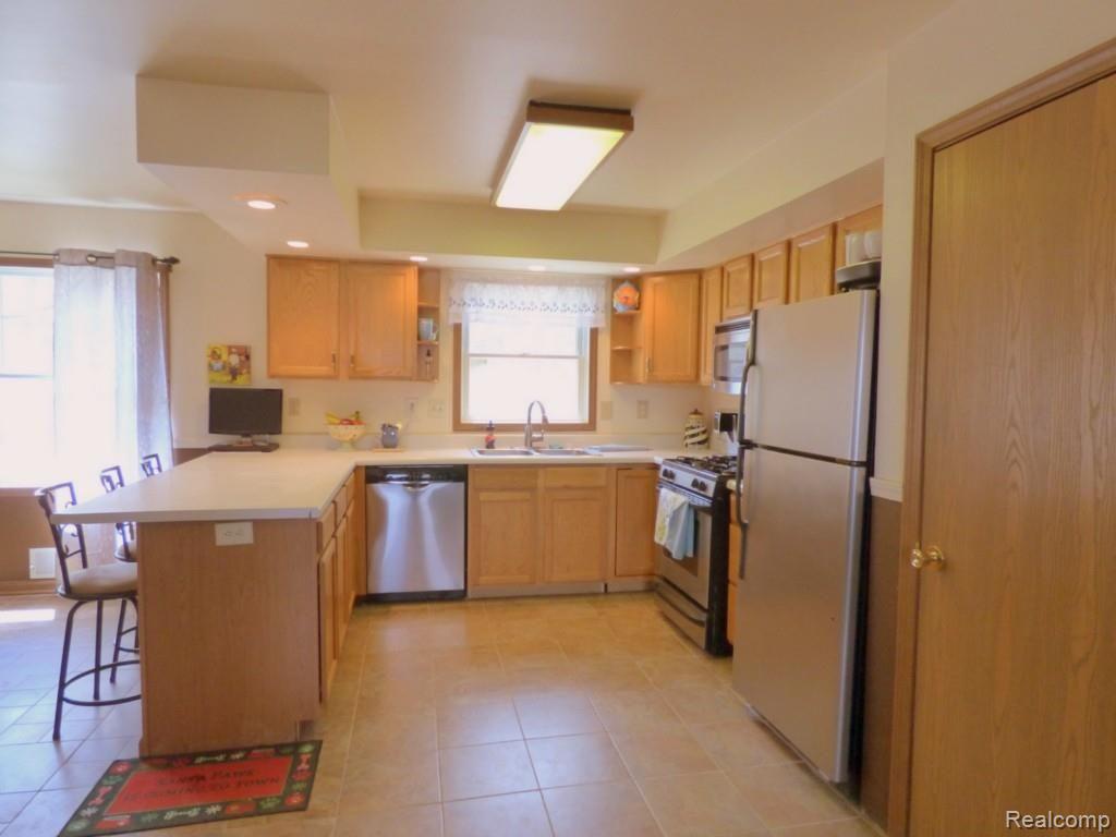 13828 Ridgemont Lane Gregory, MI 48137 - Photo 4 of 22 4 KITCHEN.jpg