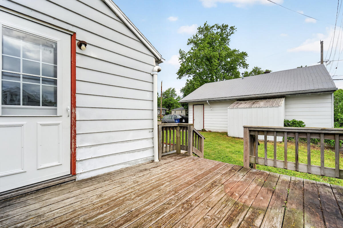 4124 21st Street Racine, WI 53405 - Photo 15 of 18 Deck