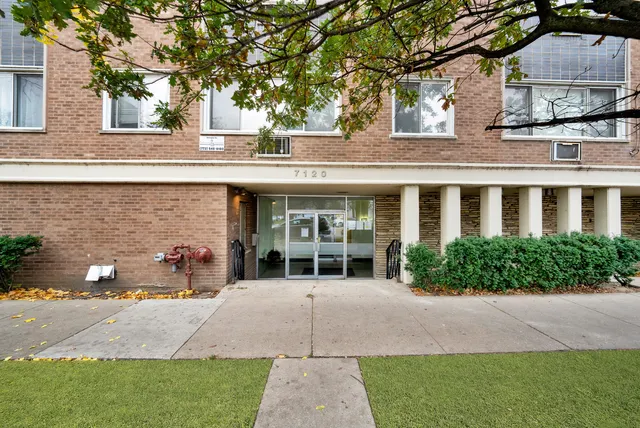 $1,550 | 7120 North Sheridan Road, Unit 216, Chicago, IL 60626