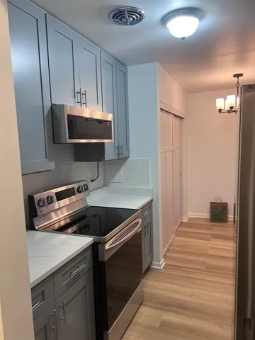 $1,550 | 7120 North Sheridan Road, Unit 216, Chicago, IL 60626