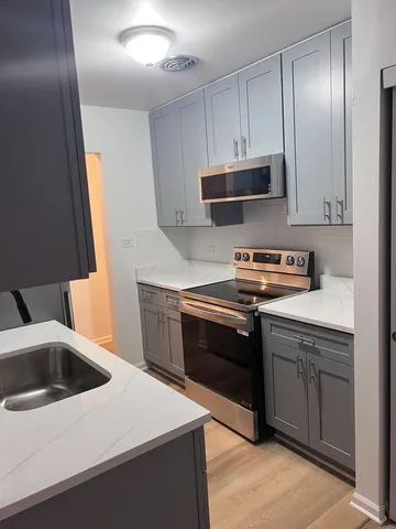 $1,550 | 7120 North Sheridan Road, Unit 216, Chicago, IL 60626