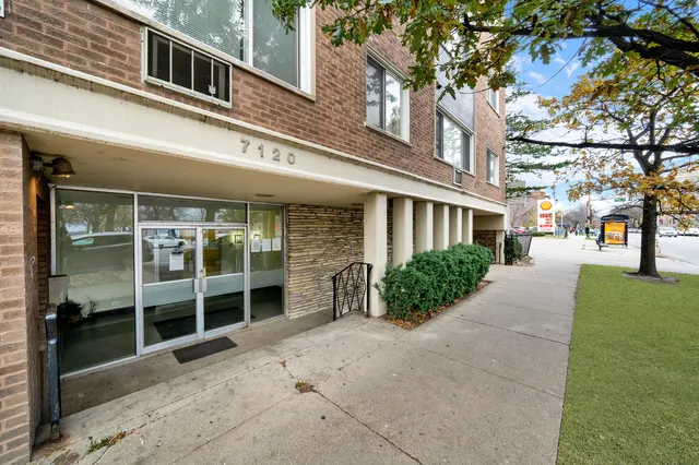 $1,550 | 7120 North Sheridan Road, Unit 216, Chicago, IL 60626