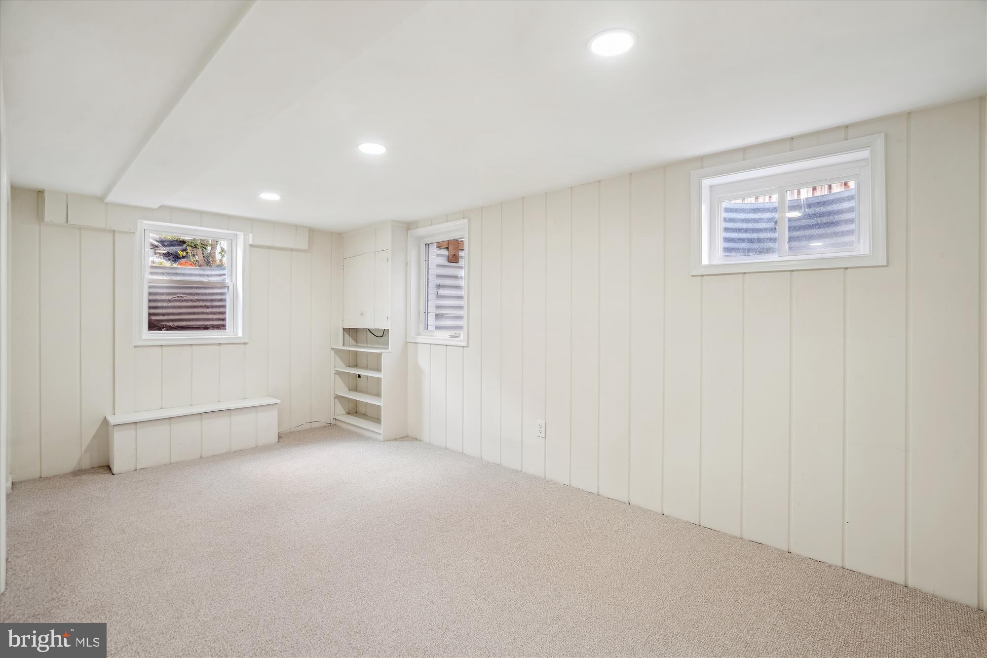 9711 Saxony Road Silver Spring, MD 20910 - Photo 20 of 32 4th BR w sitting dressing area