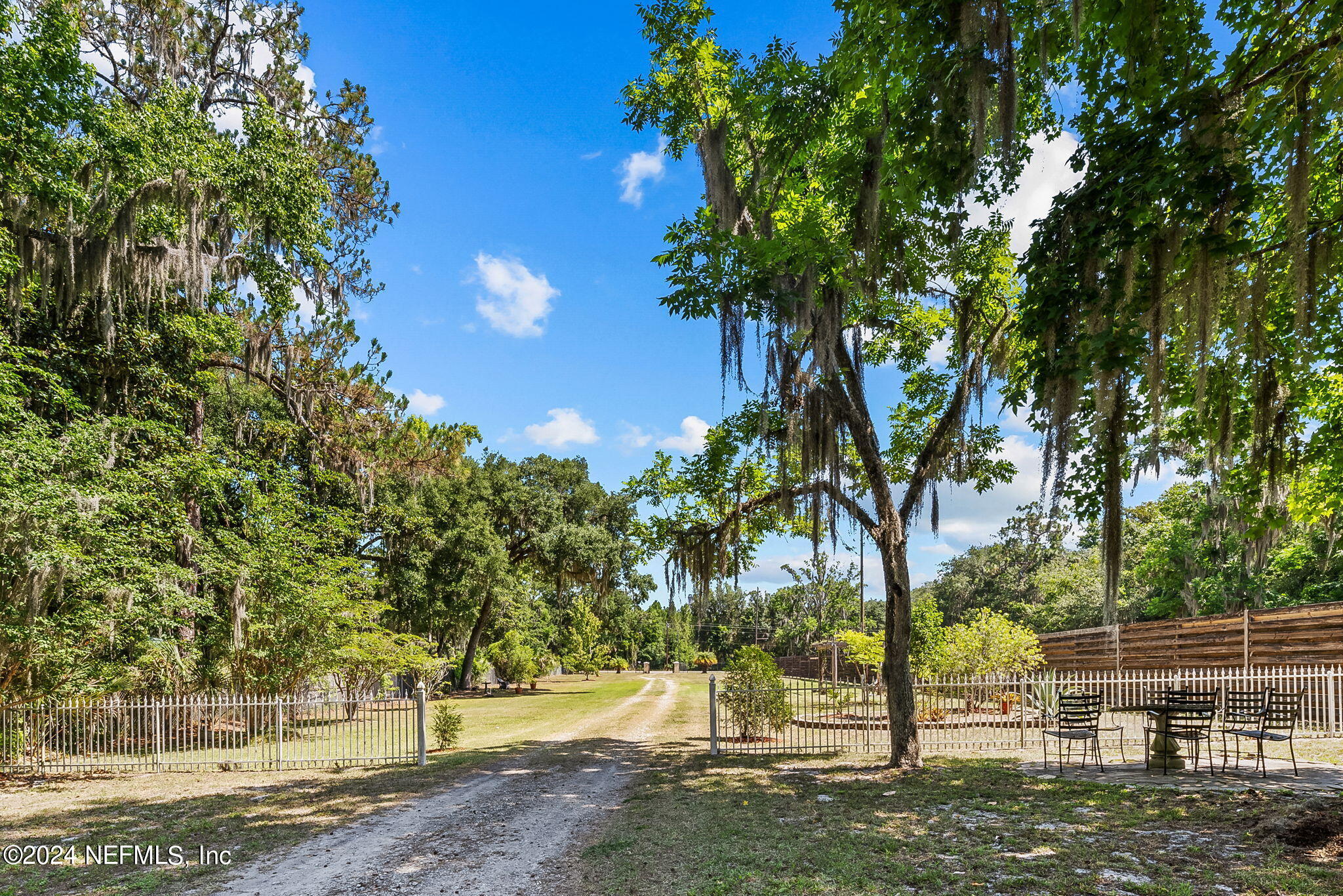 235 West River Road Palatka, FL 32177 - Photo 20 of 49 Driveway