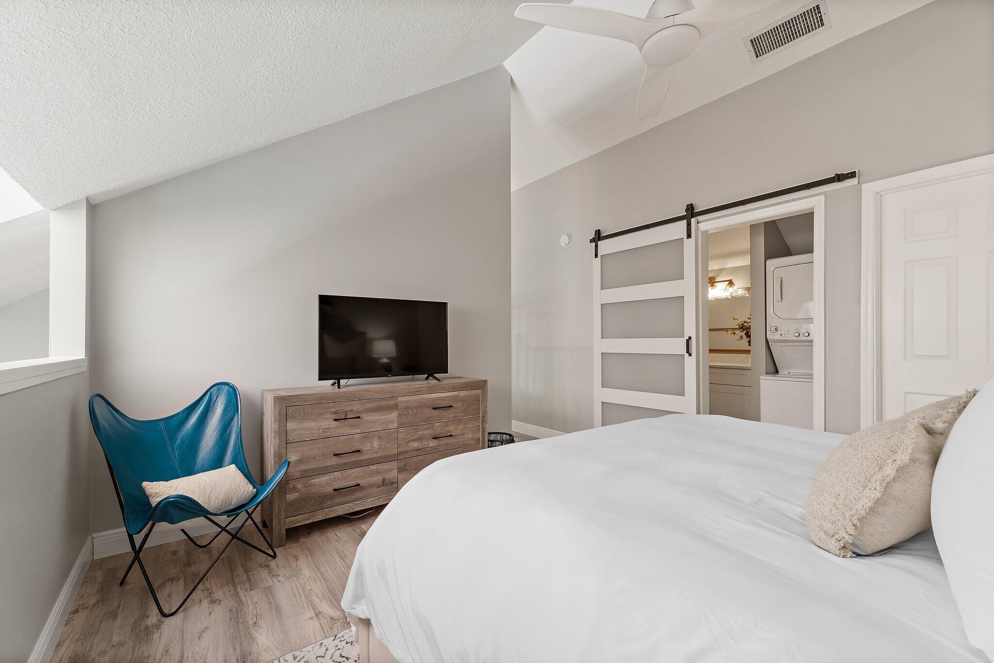 1605 Highway 1, Unit 209M2 Jupiter, FL 33477 - Photo 20 of 26 a bedroom with a bed and chair