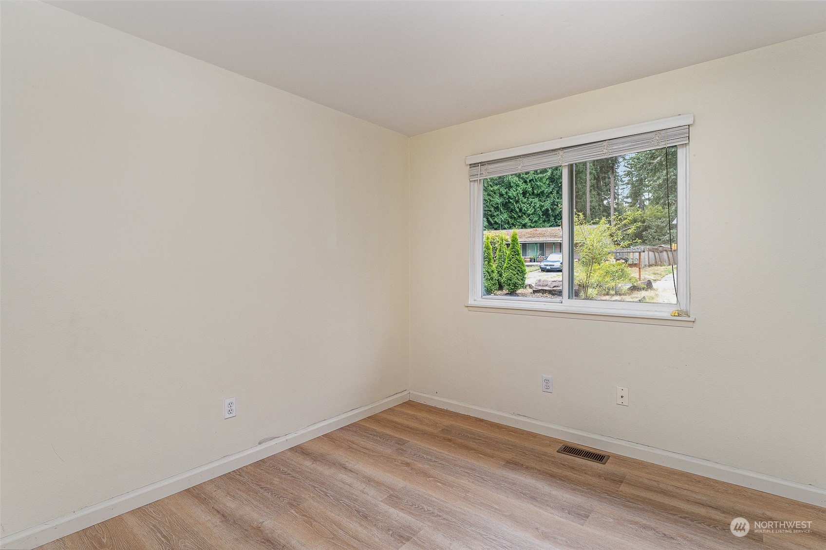 20323 12th Drive Southeast Bothell, WA 98012 - Photo 7 of 10 an empty room with a window