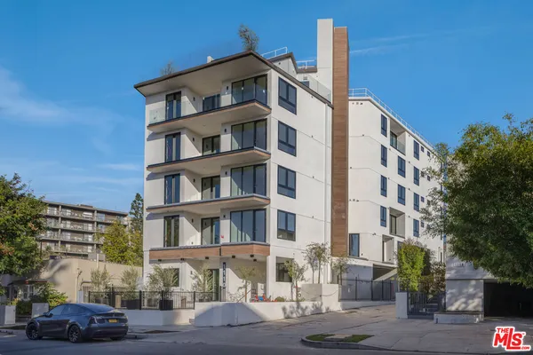 $7,042 | 1110 South Spaulding Avenue, Unit PH6, Los Angeles, CA 90019