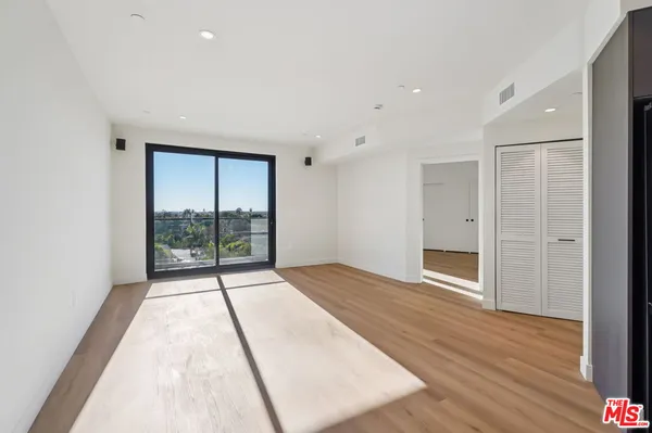 $7,042 | 1110 South Spaulding Avenue, Unit PH6, Los Angeles, CA 90019