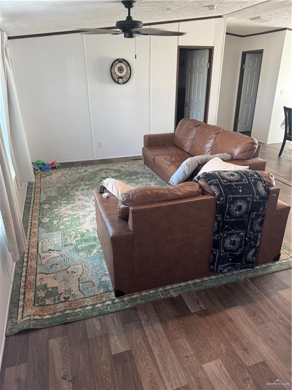 210 Risueno Avenue Donna, TX 78537 - Photo 13 of 32 a room with wooden floor