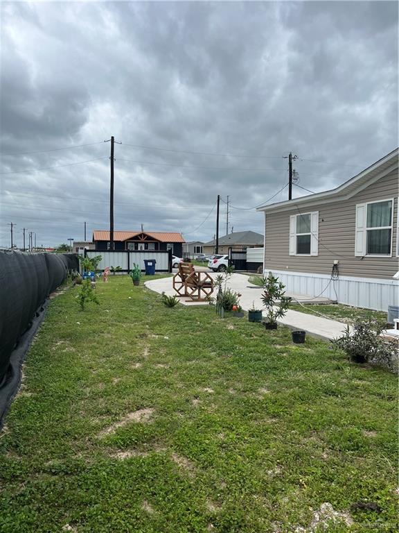 210 Risueno Avenue Donna, TX 78537 - Photo 7 of 32 a backyard with table and chairs