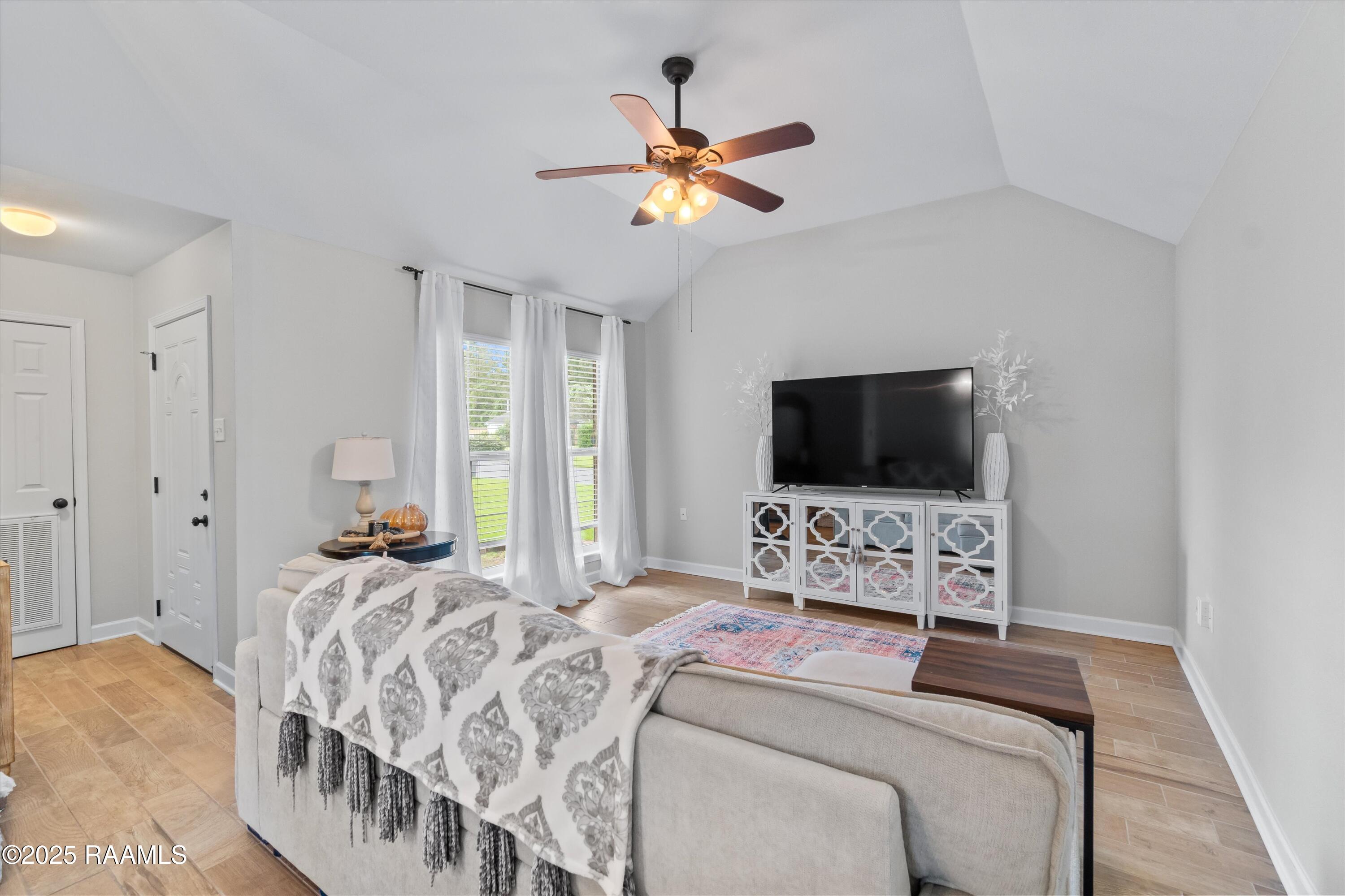 745 Fawn Lake Drive Baton Rouge, LA 70816 - Photo 3 of 15 03-Living Room