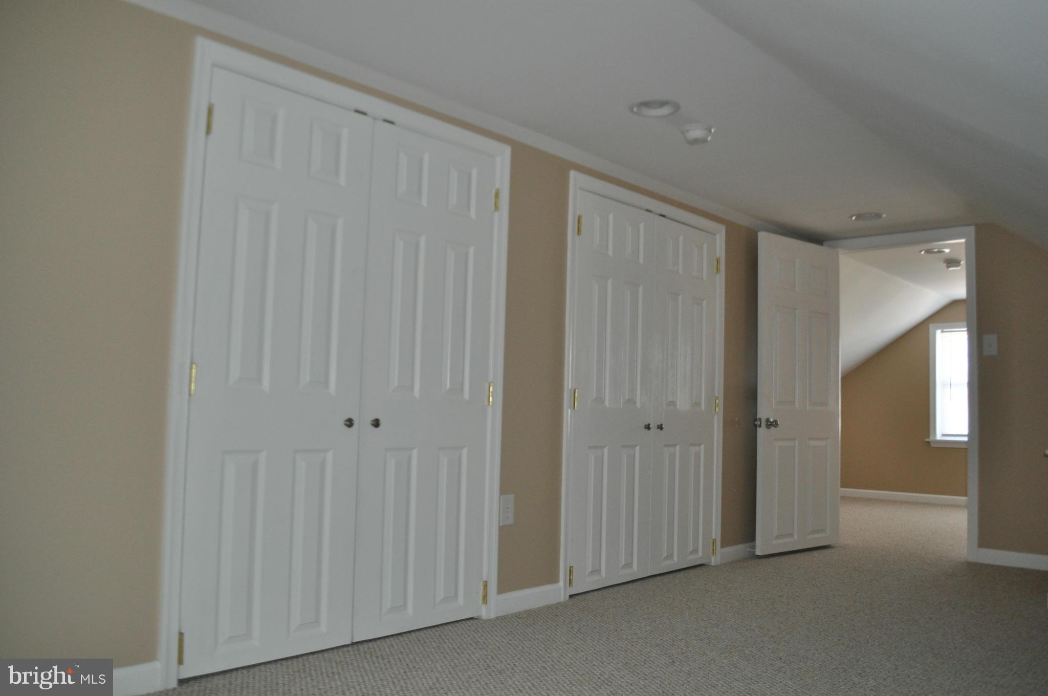 929 Woodlynn Road Baltimore, MD 21221 - Photo 19 of 25 a view of a livingroom with an entryway