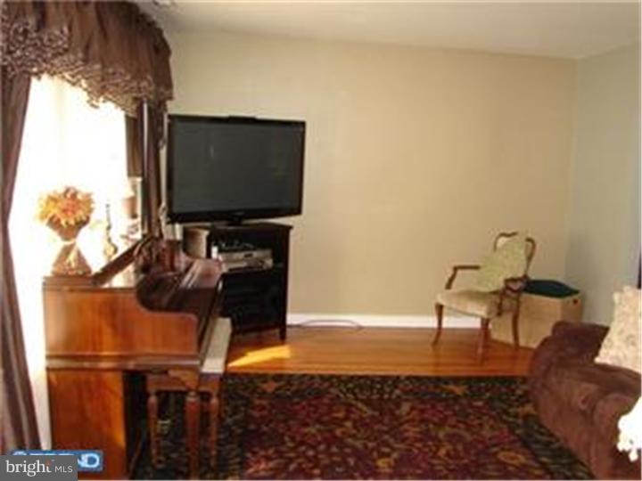 307 Godshall Road Souderton, PA 18964 - Photo 7 of 23 Living Room