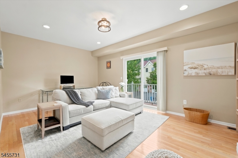 29 Riga Court Scotch Plains, NJ 07076 - Photo 14 of 36 Gallery Image 14