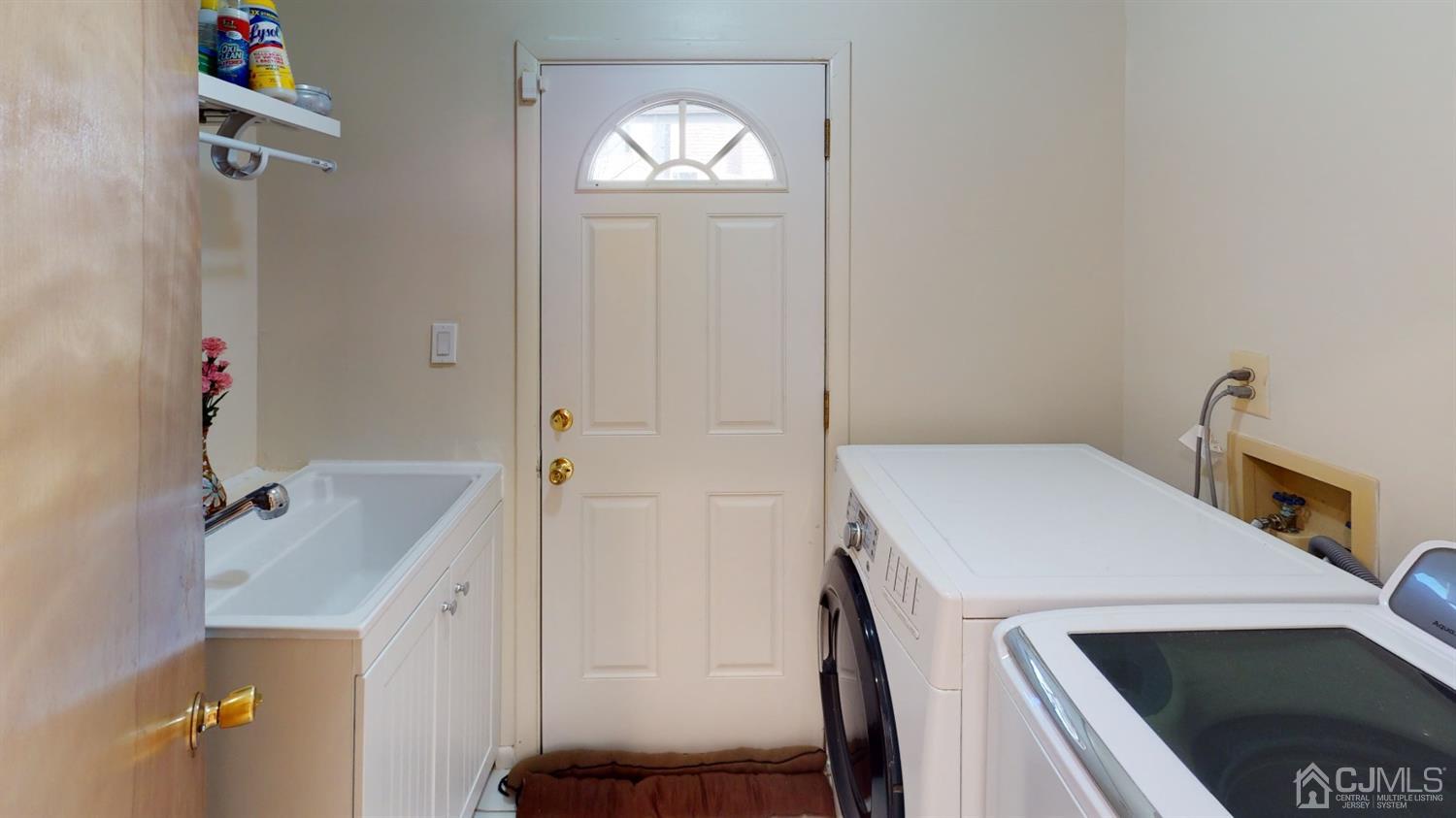 10 Cook Road East Brunswick, NJ 08816 - Photo 13 of 25 Laundry with a Tub