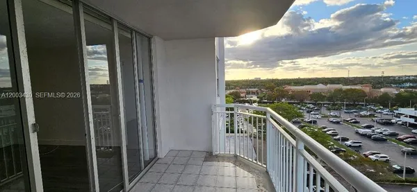 $2,400 | 18051 Biscayne Boulevard, Unit 802, Aventura, FL 33160