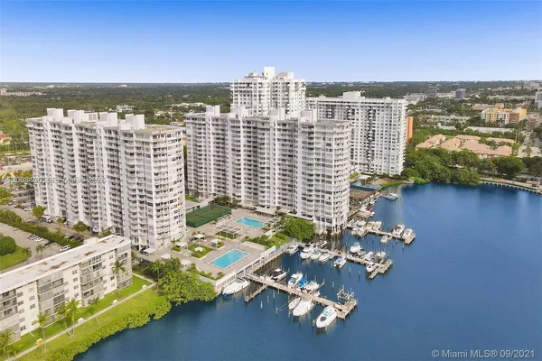 $2,400 | 18051 Biscayne Boulevard, Unit 802, Aventura, FL 33160