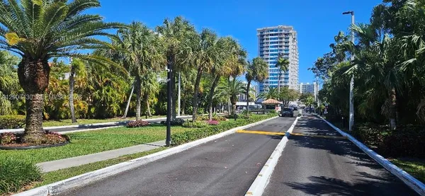 $2,400 | 18051 Biscayne Boulevard, Unit 802, Aventura, FL 33160
