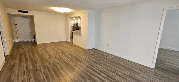 $2,400 | 18051 Biscayne Boulevard, Unit 802, Aventura, FL 33160