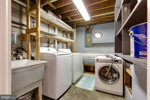 a view of backyard with sitting area