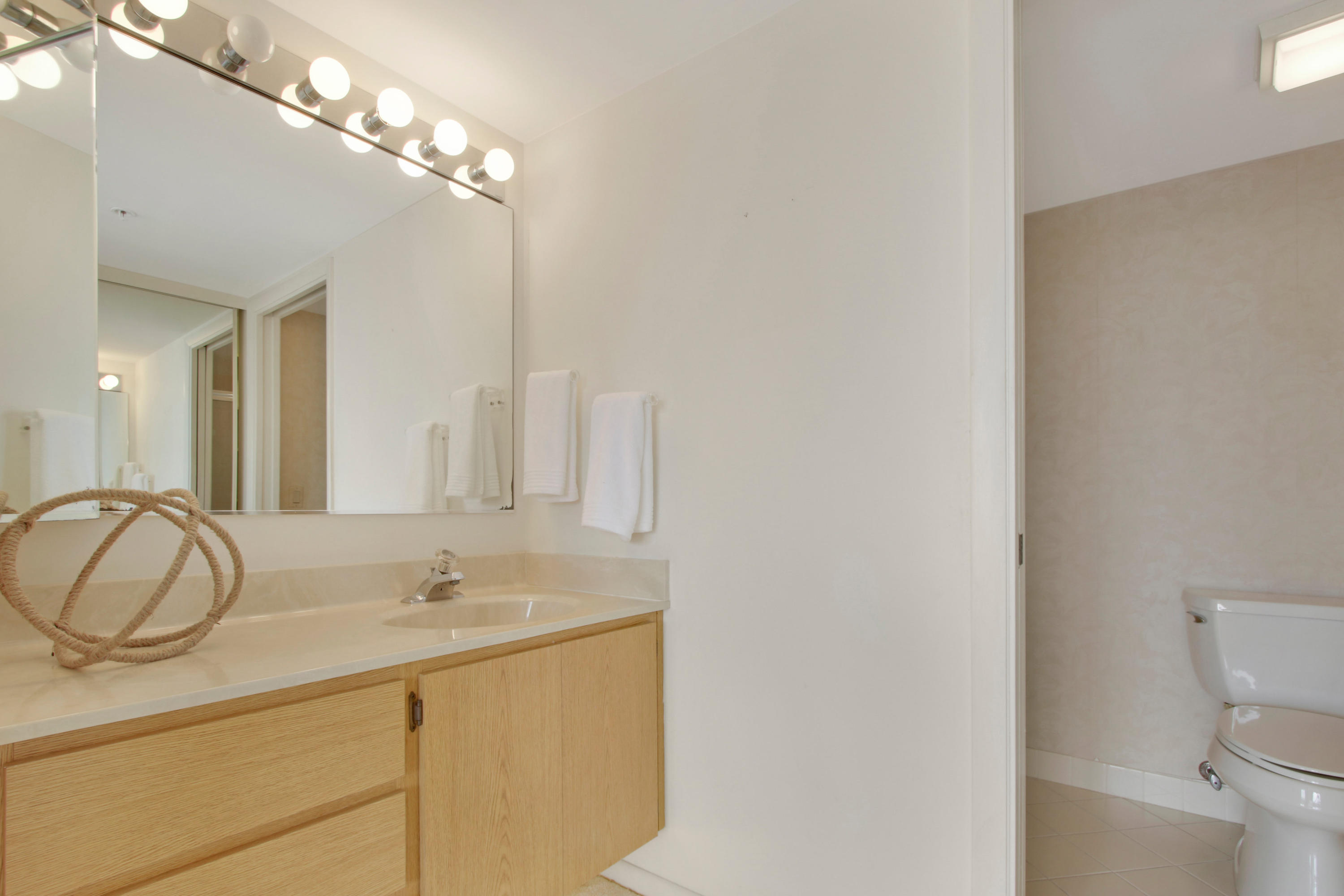 2401 Marina Isle Way, Unit 405 Jupiter, FL 33477 - Photo 18 of 36 Master Bath