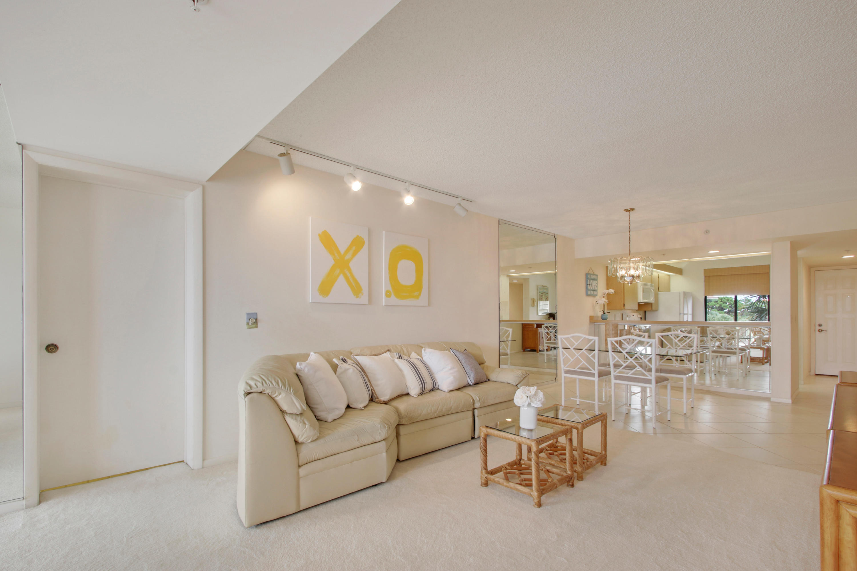 2401 Marina Isle Way, Unit 405 Jupiter, FL 33477 - Photo 19 of 36 Family Room