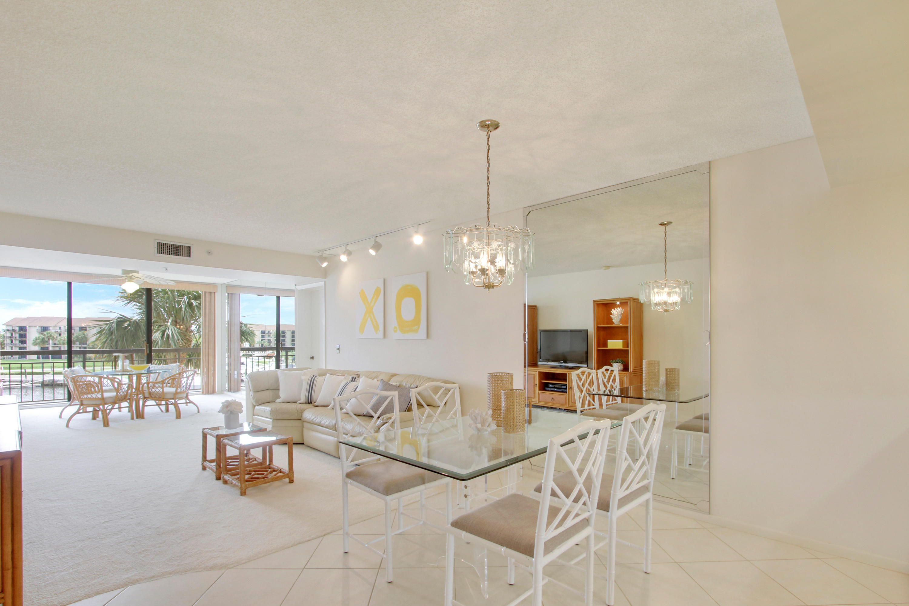 2401 Marina Isle Way, Unit 405 Jupiter, FL 33477 - Photo 22 of 36 Dining