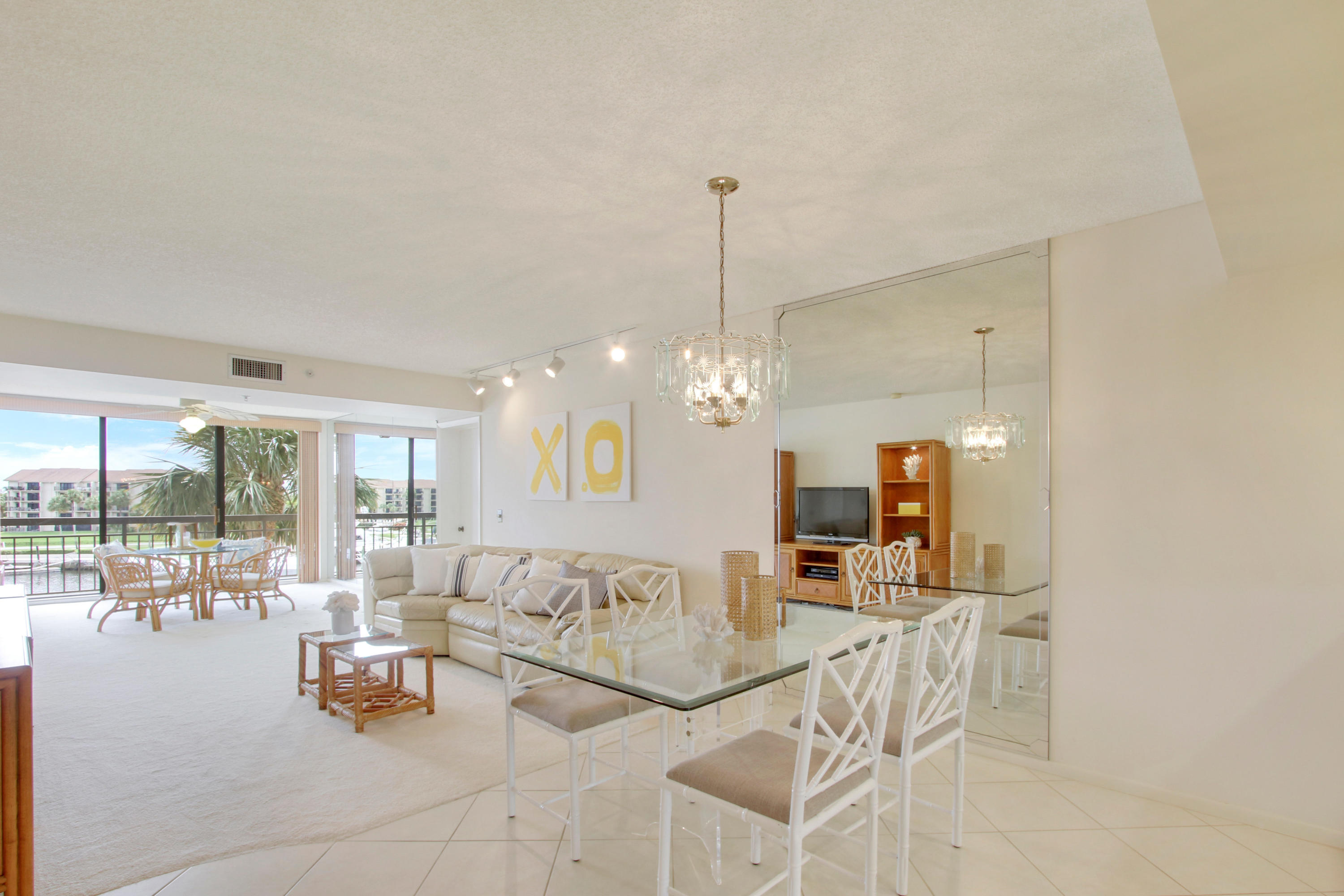 2401 Marina Isle Way, Unit 405 Jupiter, FL 33477 - Photo 9 of 36 Dining Area