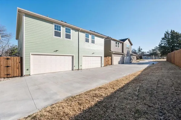 $2,395 | 506 East Kimball Street, Unit 2, Mansfield, TX 76063