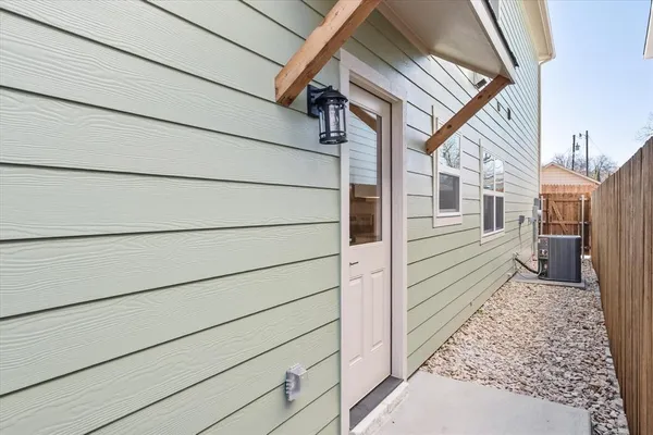 $2,395 | 506 East Kimball Street, Unit 2, Mansfield, TX 76063