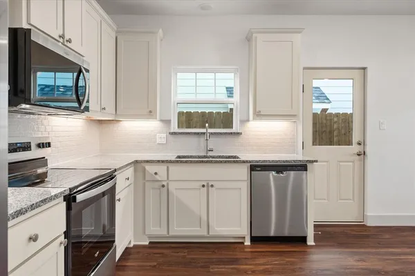 $2,395 | 506 East Kimball Street, Unit 2, Mansfield, TX 76063