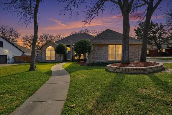 $389,000 | 1312 Crows Nest Court, Azle, TX 76020