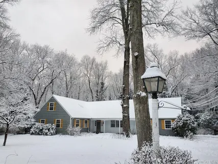 $895,000 | 14 Appleby Drive, Bedford, NY 10506