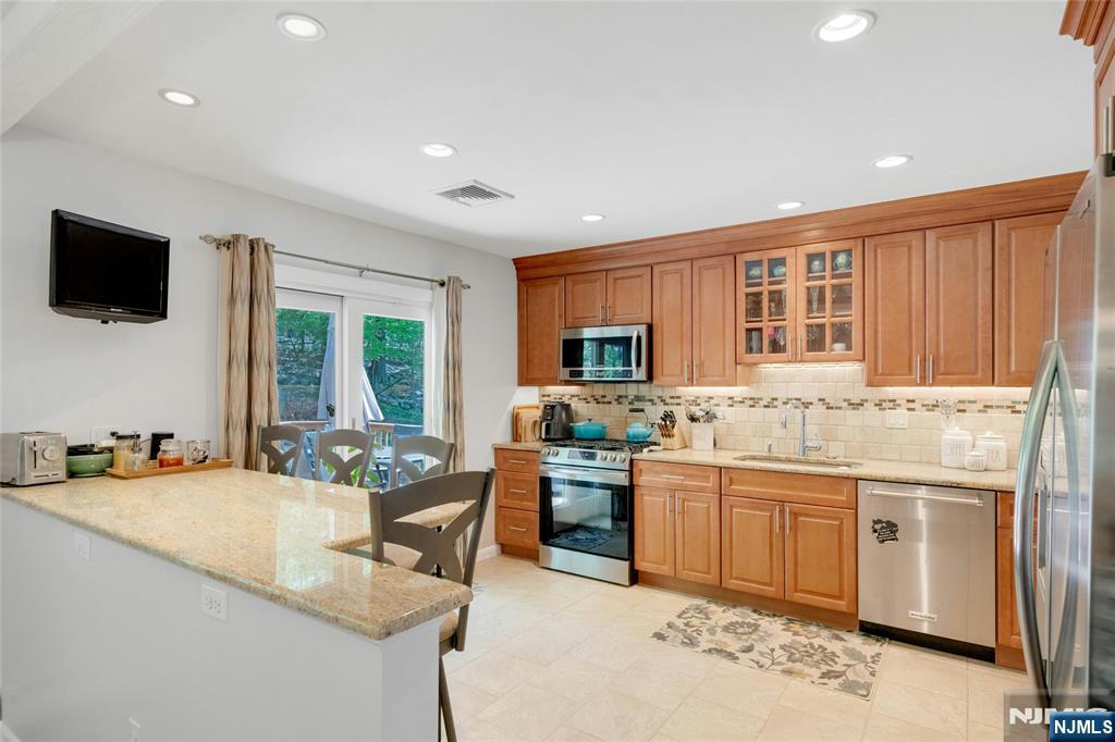 109 Malcolm Road Mahwah, NJ 07430 - Photo 19 of 43