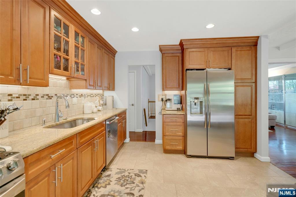 109 Malcolm Road Mahwah, NJ 07430 - Photo 24 of 43