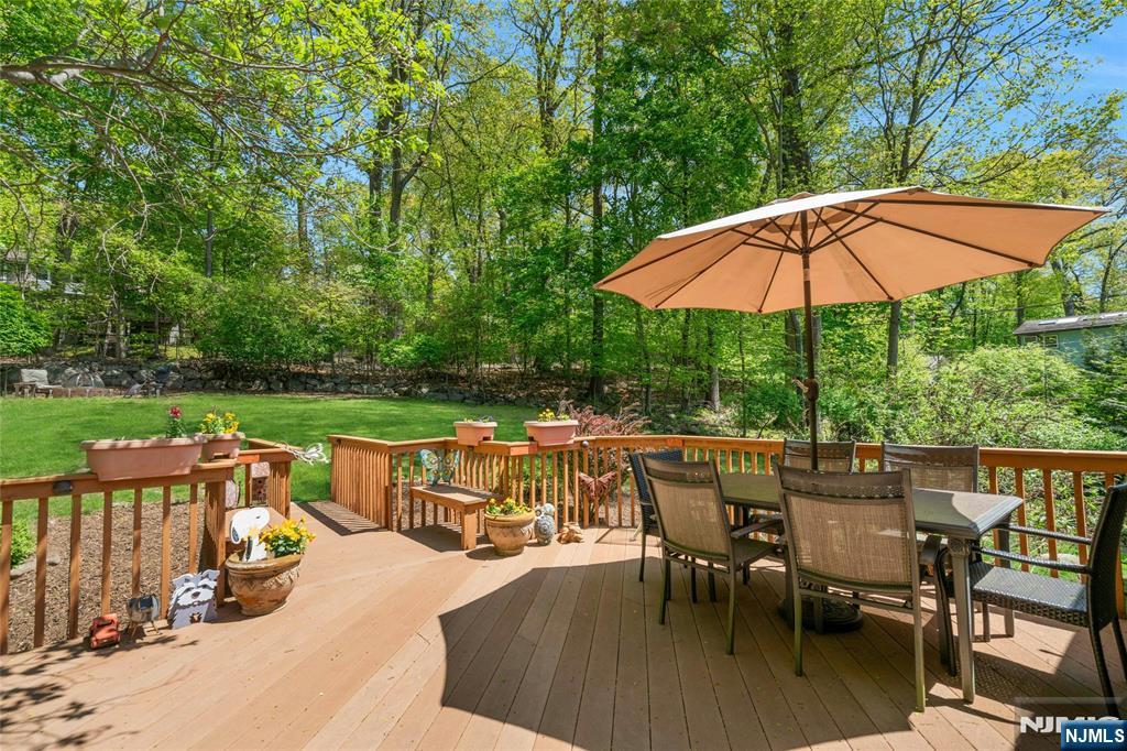 109 Malcolm Road Mahwah, NJ 07430 - Photo 36 of 43
