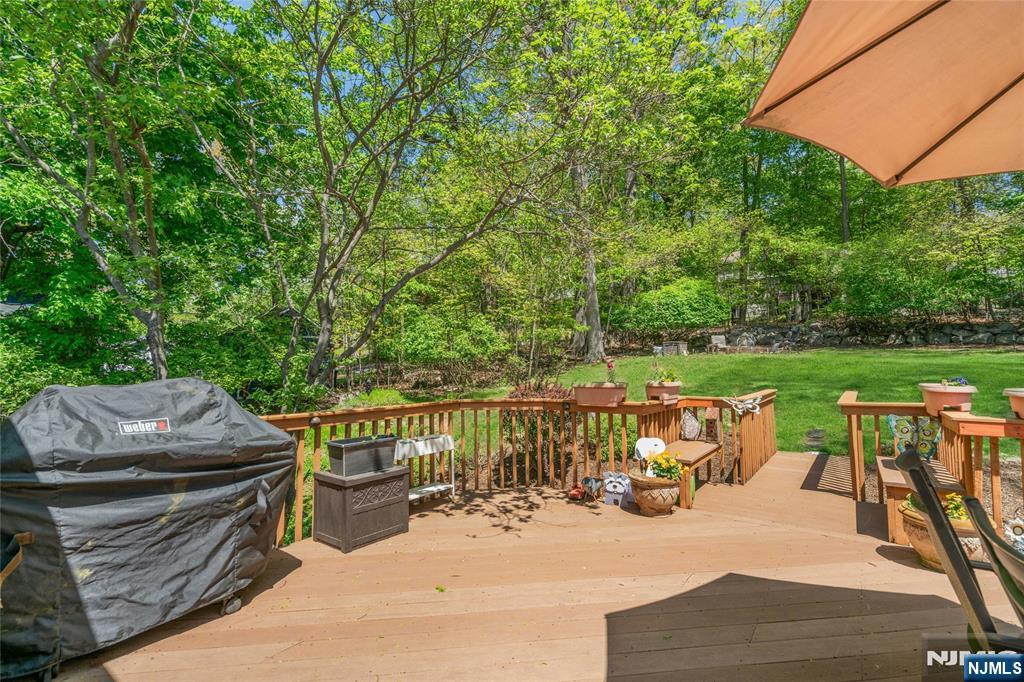 109 Malcolm Road Mahwah, NJ 07430 - Photo 37 of 43