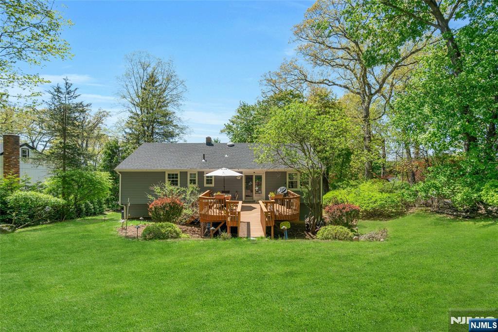 109 Malcolm Road Mahwah, NJ 07430 - Photo 39 of 43