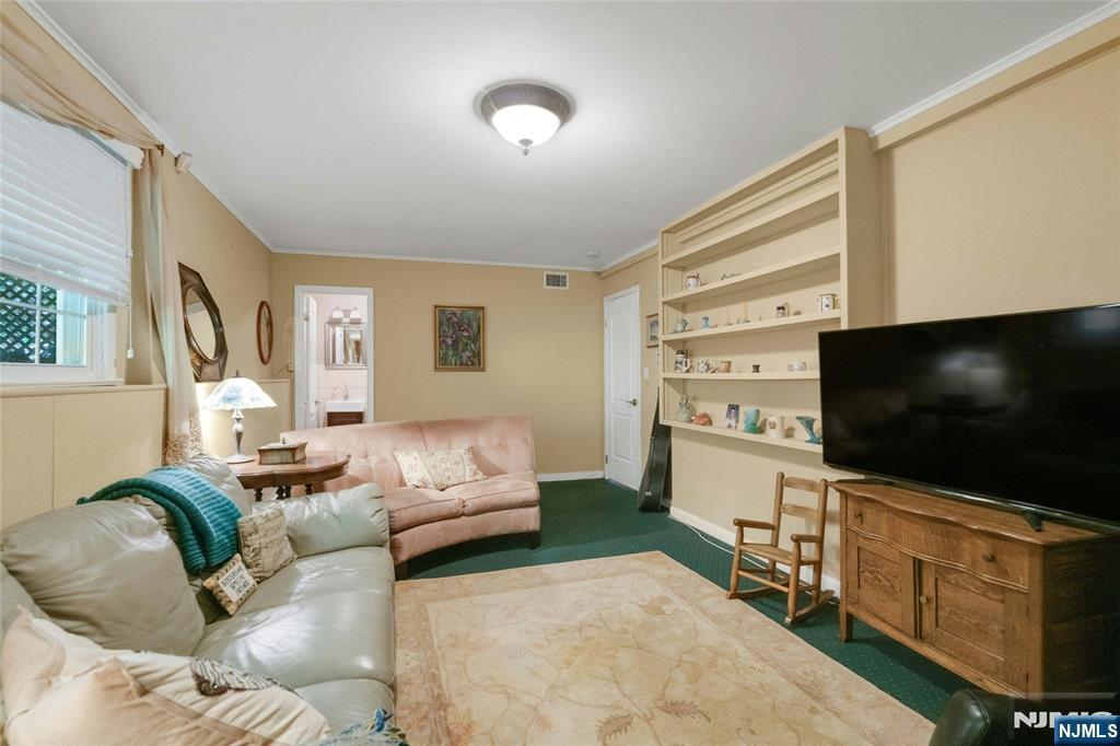 109 Malcolm Road Mahwah, NJ 07430 - Photo 8 of 43