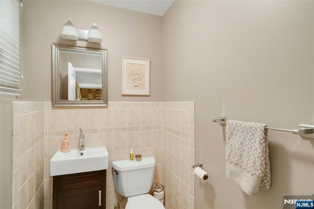 109 Malcolm Road Mahwah, NJ 07430 - Photo 9 of 43