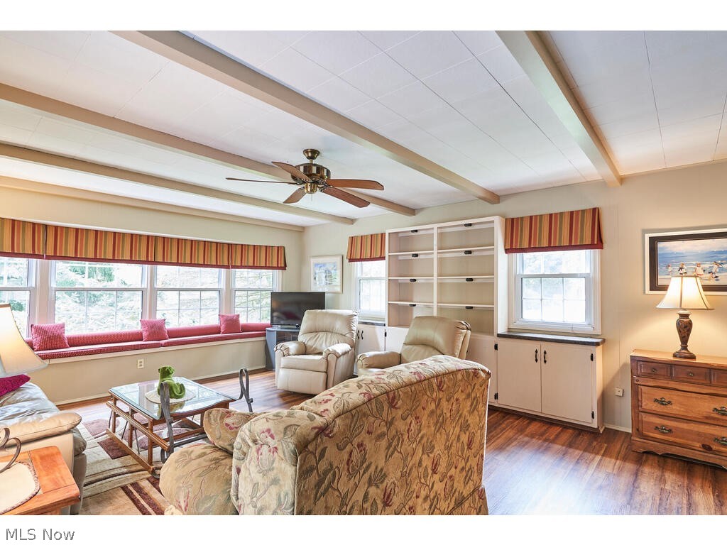 616 Hampshire Road Fairlawn, OH 44333 - Photo 9 of 32 There also are built in cabinets and beamed ceilings!