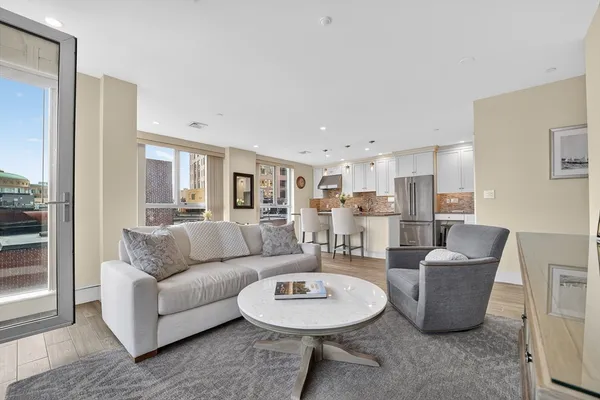 $1,650,000 | 99-105 Broad Street, Unit 8C, Boston, MA 02110